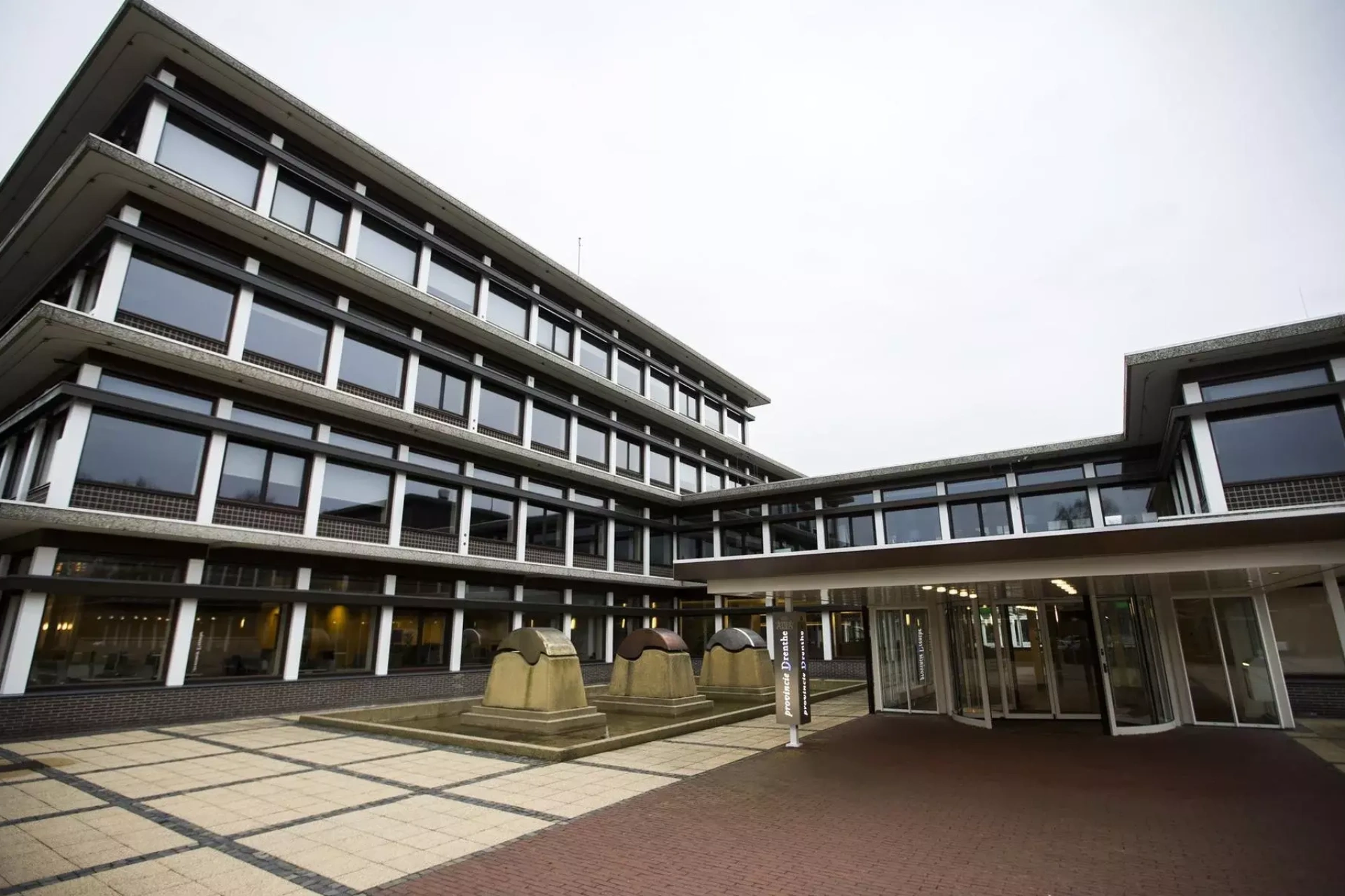 Effektief en overheidsgebouwen en provinciehuizen